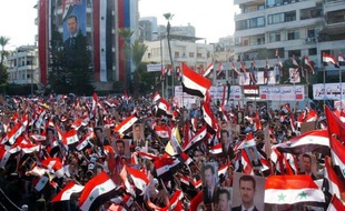 Le régime syrien a libéré samedi plus de 550 personnes arrêtées lors de la répression du mouvement de contestation, un premier signe de mise en application du plan arabe de sortie de crise malgré la poursuite des opérations sécuritaires ayant fait au moins dix morts.