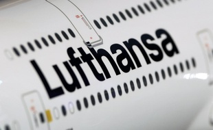 Un avion sur deux devrait être annulé en Allemagne mardi.