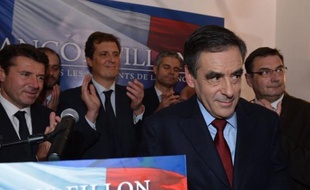 François Fillon, qui semblait avoir accepté sa défaite pour la présidence de l'UMP face à Jean-François Copé, a de nouveau contesté les résultats mercredi et demandé qu'Alain Juppé prenne la direction transitoire du mouvement pour "sortir de l'impasse".