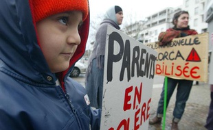«On veut des profs dans nos écoles!». Une dizaines d'établissements scolaires du premier degré de Vaulx-en-Velin ont été bloqués mardi 22 février 2011 par des parents d’élèves, des enseignants et des élus pour protester contre les non-remplacements de professeurs malades. Selon les parents, les élèves de Vaulx-en-Velin ont «perdu 400 journées de classe» depuis septembre 2010.