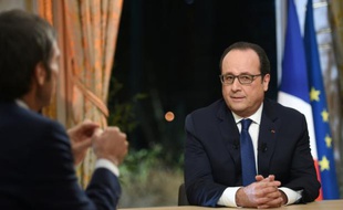 David Pujadas lors de son intervention télévisée sur TF1 et France 2 le 11 février 2016 depuis l'Elysée à Paris