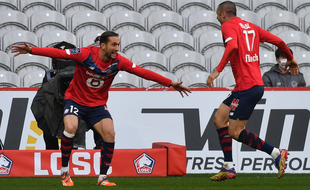 Les TurcsYazici et Yilmaz se congratulent