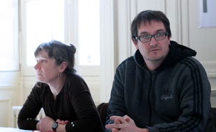 Joëlle, militante d'Un Toit c'est un droit et du MRAP, et Pierre, membre de Québriac Migrants Solidarité.