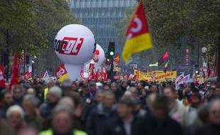 Des milliers de personnes manifestent à Paris dans le cadre d'une mobilisation européenne contre l'austérité le 14 novembre 2012