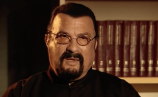 Extrait de l'émission «Newsnight» sur la BBC que Steven Seagal a quittée en direct