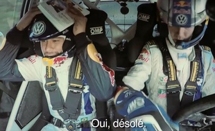 Le Brésilien de Barcelone Neymar (à gauche) en voiture avec le Français Sébastien Ogier.