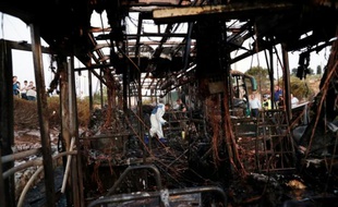 Un médecin légiste israélien dans le bus victime d'une explosion due à une bombe selon la police à Jérusalem le 18 avril 2016