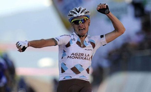 Le coureur cycliste, John Gadret, lors de sa victoire sur une étape du Tour d'Italie, le 18 mai 2011 à Castelfidardo.