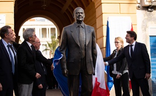 L'inauguration de la statue, samedi, en présence de Claude Chirac