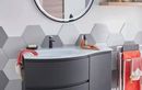 Envie d’une salle de bains design sans vous ruiner ? Ce miroir LED noir rond de 80 cm est à 105 € chez Castorama