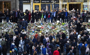 Les Suédois se sont réunis en masse, le 9 avril 2017, pour rendre hommage aux victimes de l'attentat de Stockholm.