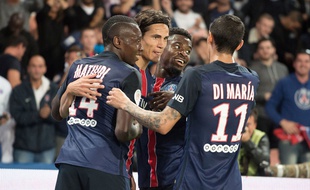 Edinson Cavani célèbre son but lors de PSG-Bordeaux le 11 septembre 2015.