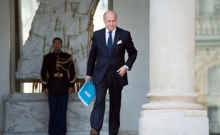 Le ministre des Affaires étrangères, Laurent Fabius, a salué dimanche comme une "étape importante" les premières nominations intervenues la veille à la tête de la commission pour le dialogue et la réconciliation au Mali, et a annoncé qu'il se rendrait vendredi à Bamako.