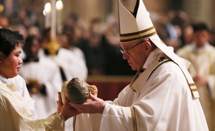 Le pape François le 24 décembre 2016 lors de la messe de Noël au Vatican.