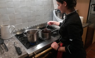 Mayana Elbaz est la cofondatrice de Persil et Romarin, qui organise du batch-cooking au domicile des bordelais.