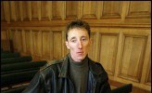 Francis Heaulme est soupçonné d'être l'auteur des meurtres d'Alexandre Beckrich et de Cyril Beyning, qui étaient âgés de huit ans, pour lesquels Patrick Dils avait été condamné à deux reprises avant d'être acquitté par la cour d'assises du Rhône en avril 2004.