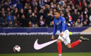 Griezmann pour MBappé, et bim 3-0 à la 77e, merci et au revoir.