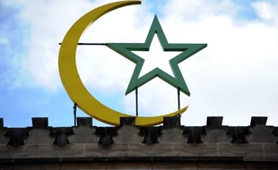 Une tête de porc a été retrouvée dimanche matin devant une mosquée de Besançon, déjà visée ces derniers mois par des actes islamophobes, a-t-on appris de sources concordantes.