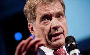 Le candidat conservateur pro-européen Sauli Niinistö était, avec 40% des suffrages, largement en tête du premier tour de l'élection présidentielle finlandaise dimanche après le décompte des voix exprimées par avance, a annoncé le ministère de la Justice.