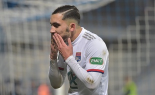 Rayan Cherki célèbre en bisous son premier but inscrit samedi grâce à un subtil ballon piqué au-dessus du gardien bressan. ROMAIN LAFABREGUE