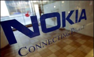 Nokia va licencier la moitié des ses 1.100 employés de son usine de San Diego (Californie, ouest), à la suite de la décision du groupe d'équipements de télécommunications finlandais d'abandonner une technologie de téléphonie mobile, a annoncé mercredi un porte-parole.