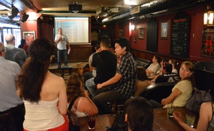 Les fans de Friends réunis pour les 20 ans de la série, samedi 20 septembre 2014 à Paris