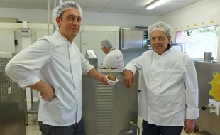 Frédéric (à gauche) et Francis Fenocchio (à droite) élaborent plus de cent parfums de glace.