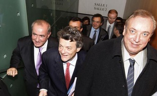 Les représentants des différentes familles centristes de la majorité ont confié à Jean-Louis Borloo l'animation d'une coordination politique des partis centristes de la majorité pour "mieux peser" face au courant des ex-RPR, majoritaire dans l'exécutif et le parti.
