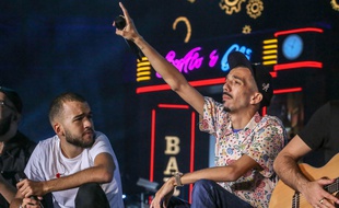BigFlo et Oli, à fond derrière le Stade Toulousain.