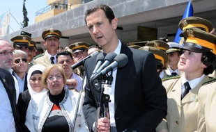 Photo fournie par l'agence officielle SANA le 6 mai 2015 montrant Bachar al-Assad à Damas