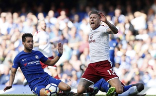 Cesc Fabregas face à Burnley