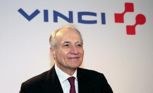 L'Etat a annoncé dimanche avoir cédé 9,5% d'Aéroport de Paris à Vinci et à l'assureur Predica (groupe Crédit Agricole), une opération qui va faire entrer un peu d'argent frais dans ses caisses et permet à Vinci de se renforcer dans un secteur prometteur.