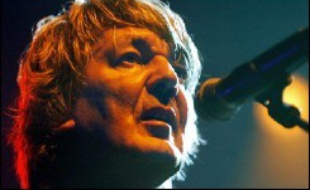 Jacques Higelin, qui s'est produit au Printemps de Bourges jeudi, a expliqué vendredi que ses coups de coeur musicaux du moment étaient avant tout anglo-saxons, citant toutefois quelques artistes français qu'il affectionne, comme Cali ou Raphaël.