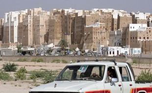 Un employé français de Total au Yémen blessé mardi dans une attaque armée ayant fait deux morts selon un nouveau bilan a été évacué vers Sanaa en vue de son rapatriement en France.