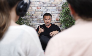 Le romancier Maxime Chattam interviewé dans les locaux de 20 Minutes