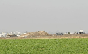 Un soldat israélien et un membre d'un groupe armé palestinien qui tentait de s'infiltrer en Israël à partir de la bande de Gaza ont été tués dans un accrochage, a annoncé vendredi l'armée israélienne dans un communiqué.