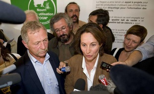 José Bové et Ségolène Royal, au tribunal de Poitiers, lors du procès de l'eurodéputé pour fauchage d'OGM, le 14 juin 2011.