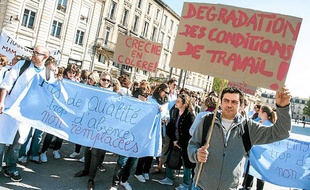 Manifestation des agents des crèches municipales à Bordeaux