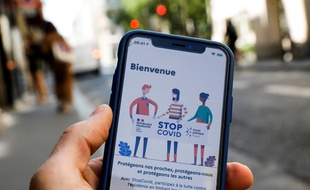 L'appli StopCovid sur un smartphone. (illustration)