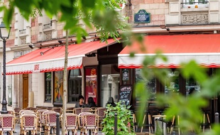 La terrasse d'un café du 16e arrondissement