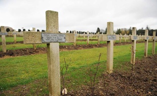 La nécropole devant l'ossuaire de Douaumont.