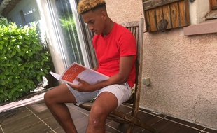 Yannis Kari et son brillant bulletin scolaire.