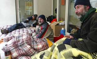 Des SDF dehors dans une rue du centre ville de Lyon (illustration)