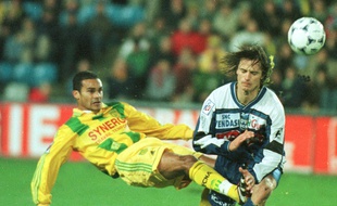 Jean-Marc Chanelet (à gauche) ici à l'œuvre lors d'un Nantes-Bastia, il y a 20 ans en première division.