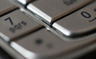 Le prix des services mobiles en France a diminué de 1% en moyenne l'année dernière, a indiqué jeudi l'Autorité de régulation des télécoms dans son indice annuel 2011, qui ne prend donc pas en compte la baisse des tarifs engendrée par l'arrivée de Free Mobile en janvier 2012.