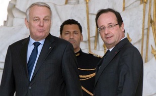 Avec 18.400 chômeurs supplémentaires en un mois, le nombre de demandeurs d'emplois sans activité, recensés fin février en métropole, frôle sans le dépasser le pic de janvier 1997, alors que le président François Hollande ne renonce pas à son objectif d'inverser la courbe fin 2013. Avec 18.400 chômeurs supplémentaires en un mois, le nombre de demandeurs d'emplois sans activité, recensés fin février en métropole, frôle sans le dépasser le pic de janvier 1997, alors que le président François Hollande ne renonce pas à son objectif d'inverser la courbe fin 2013.