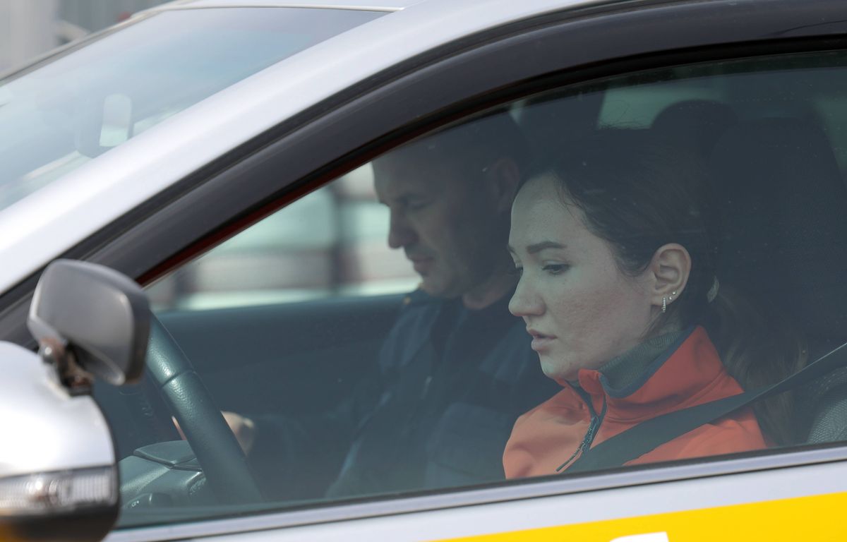 « Pas là pour être aimés... » Qui sont les êtres humains qui se cachent derrière les inspecteurs du permis de conduire ?