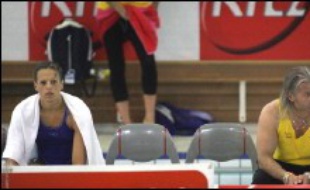 Laure Manaudou a réalisé son sixième chrono personnel sur 400 m nage libre (4:07.80) mais aussi montré qu'elle pouvait se rebeller face à son entraîneur Philippe Lucas, lors de la deuxième journée de la troisième étape de la Coupe de France de natation, samedi à Toulouse.