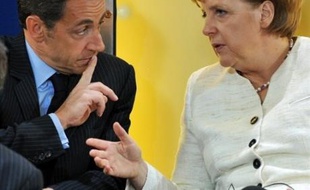 Le président français Nicolas Sarkozy a rendu jeudi à Aix-la-Chapelle un hommage insistant à la chancelière allemande Angela Merkel, conçu comme une nouvelle démonstration publique de la bonne entente retrouvée entre les deux dirigeants.