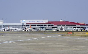 Vue de l'aéroport de Toulouse-Blagnac en date du 30 août 2013